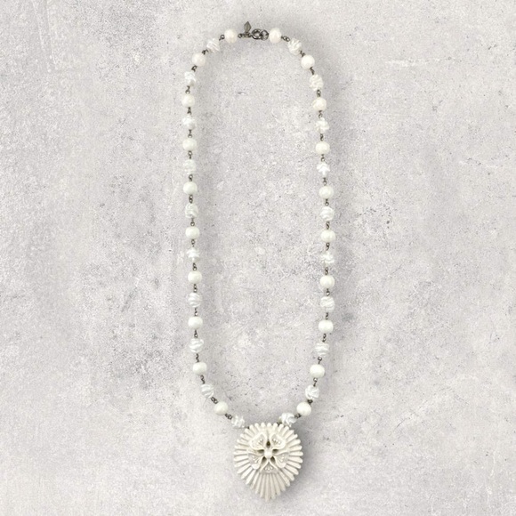SARAH COVENTRY Vintage White Acrylic Floral Rosette Beaded 2in1 Brooch Necklace - Picture 3 of 10